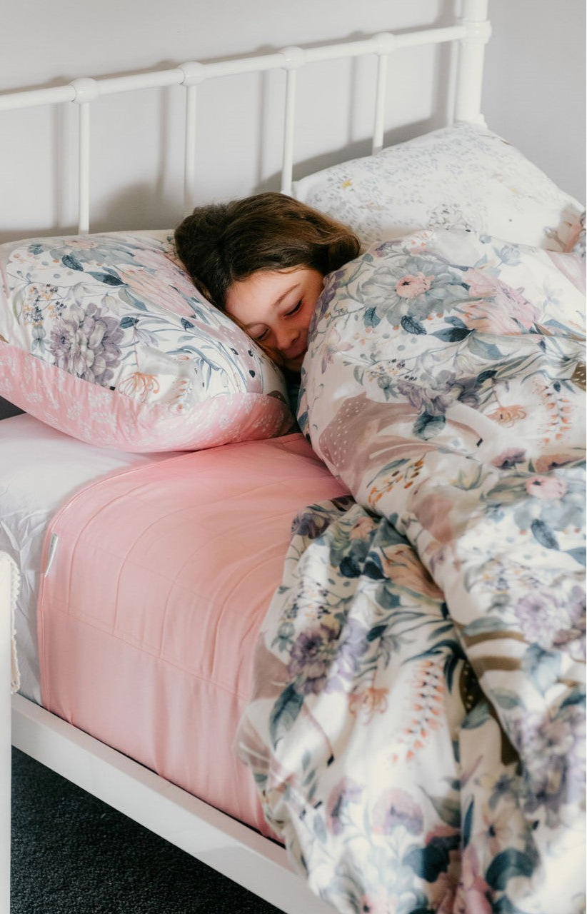 Machine washable Dusty Pink waterproof bedwetting bed pad for toddlers, gentle and eco-conscious