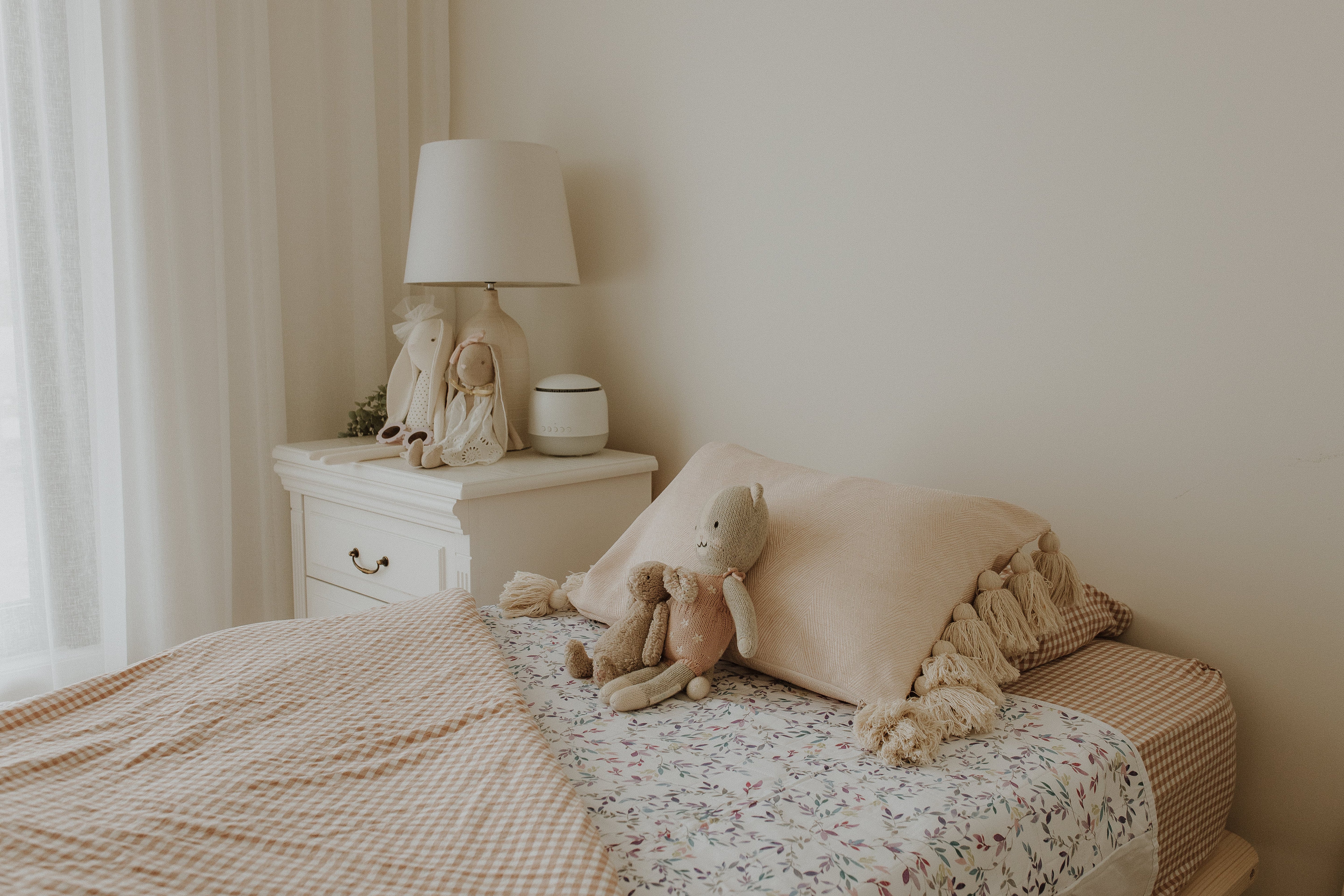 Floral bedwetting bed pad with organic cotton for bed wetting solutions