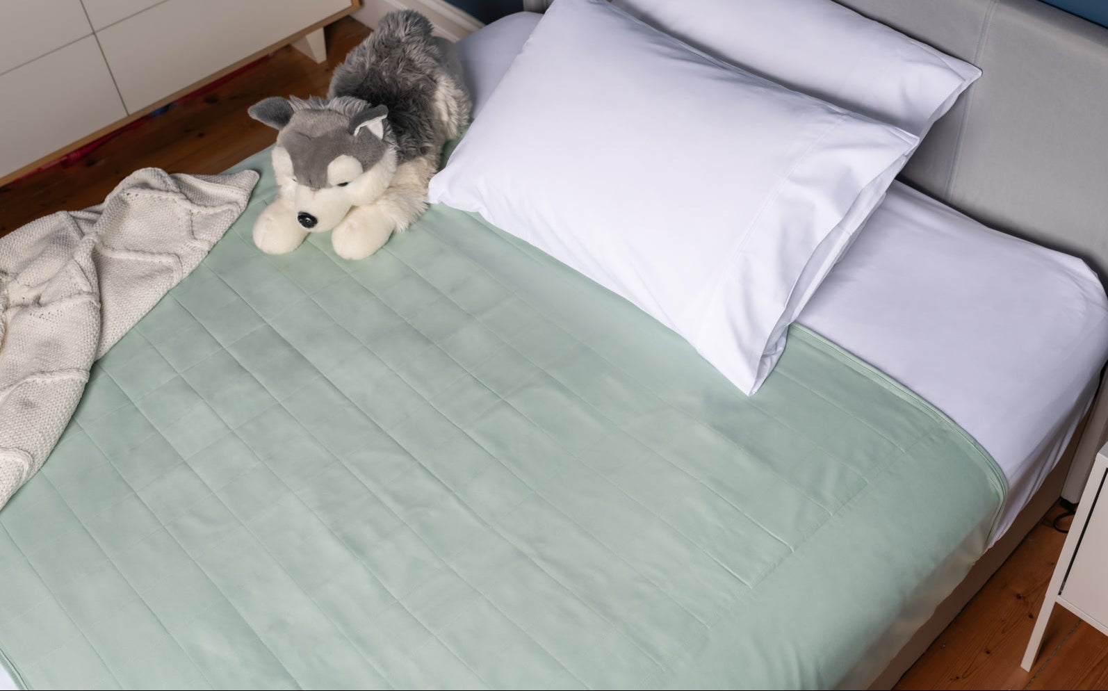 Waterproof bed wetting pad for toilet training