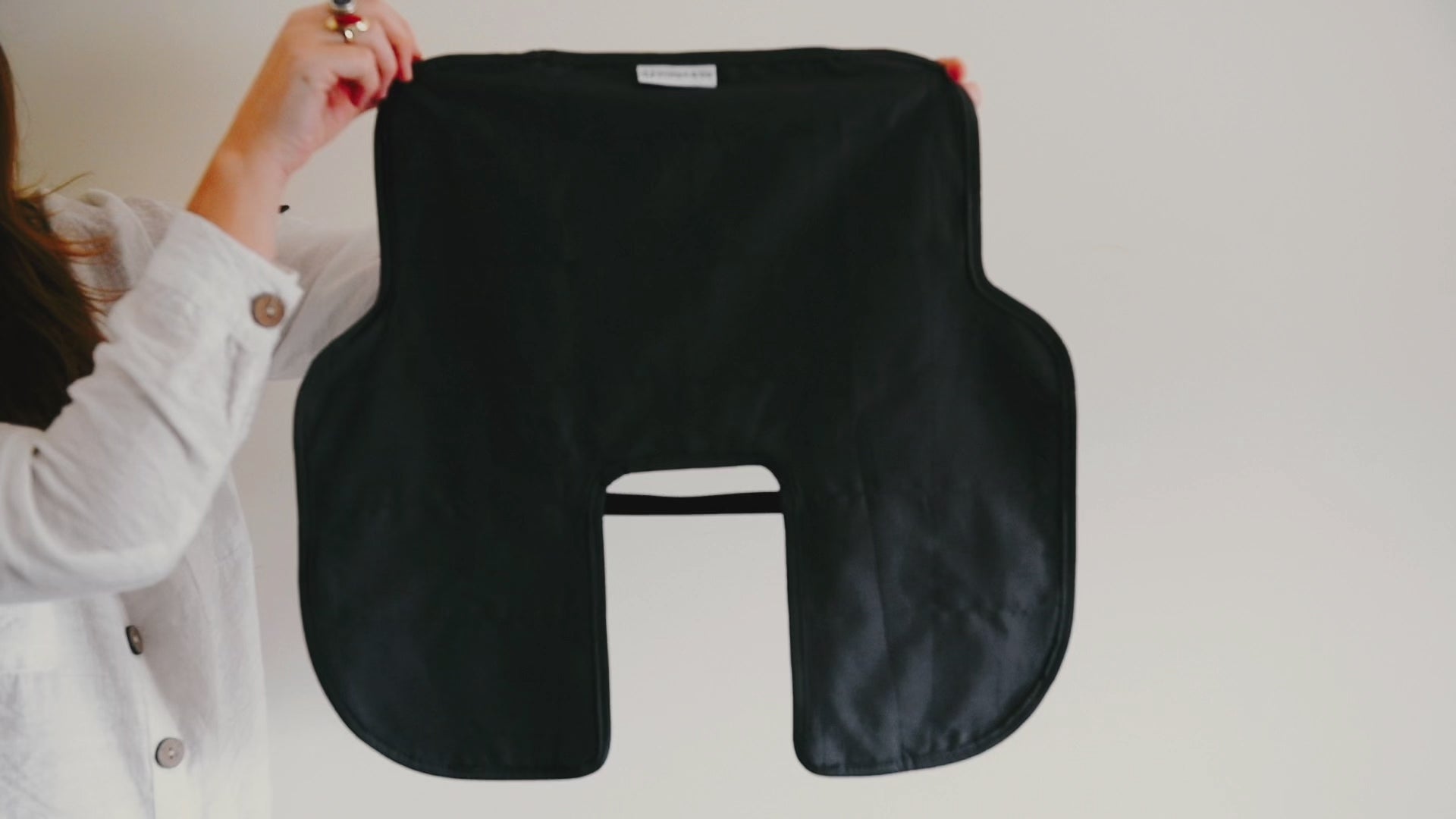video of kids waterproof car seat protector in use